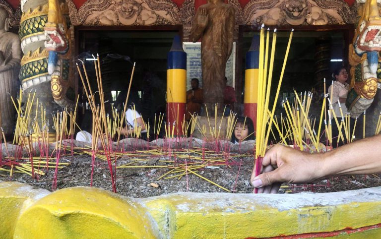 Pchum Ben Visitors’ Behavior Gives Monks a Headache