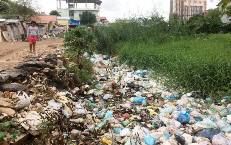 Residents Complain of Health Issues as Trash Fills Up Phnom Penh Canal