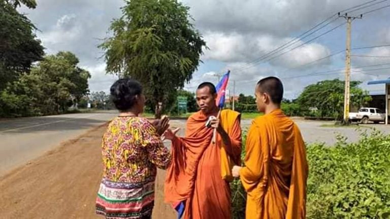 អាជ្ញាធរ​រឹតត្បិត​ព្រះសង្ឃ​ចូលរួម​សកម្មភាពតវ៉ា