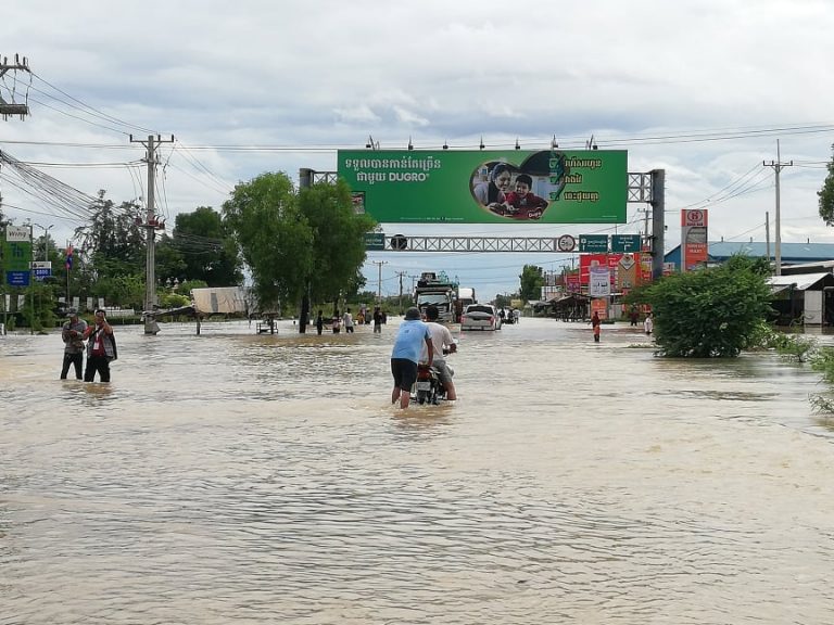 UPDATE – អ្នកស្លាប់កើនដល់២៥នាក់ដោយ​ទឹកជំនន់ ខណៈខេត្តបន្ទាយមានជ័យ និងបាត់ដំបងត្រូវលិចទឹកជាលើកទី២