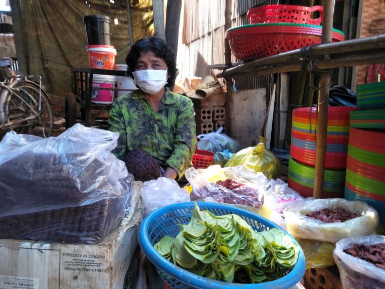 អាជីវករ​តូចតាចនៅខេត្តកំពង់ធំ ​​ត្អូញត្អែរ​ពី​ផល​ប៉ះពាល់​ជីវភាព ដោយសារជំងឺ​​កូវីដ​ ១៩