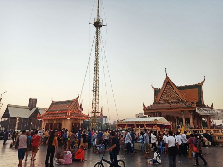 Blog: ការបន់ស្រន់ទីកន្លែងមានមនុស្សច្រើនអាចជួយឲ្យមានការរាលដាលកូវីដ