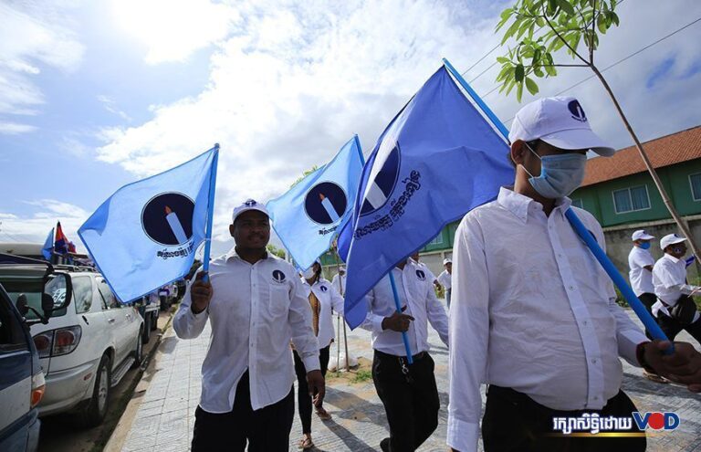 <strong>បក្សកាន់អំណាចថា​ ​សេចក្តីថ្លែងការណ៍​​របស់​បក្សភ្លើងទៀន​​​​​ធ្វើឱ្យ​​ប៉ះពាល់​ធ្ងន់ធ្ងរ​ដល់​សេចក្តីថ្លៃថ្នូរ​​​បក្ស​ខ្លួន​</strong>