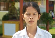 យុវតី ណុប គន្ធា អាយុ១៦ឆ្នាំ រៀនថ្នាក់ទី៨ នៃវិទ្យាល័យវាលរេញ ស្ថិតនៅភូមិវាលមាស ឃុំវាលរេញ ស្រុកព្រៃនប់ ខេត្ដព្រះសីហនុ។