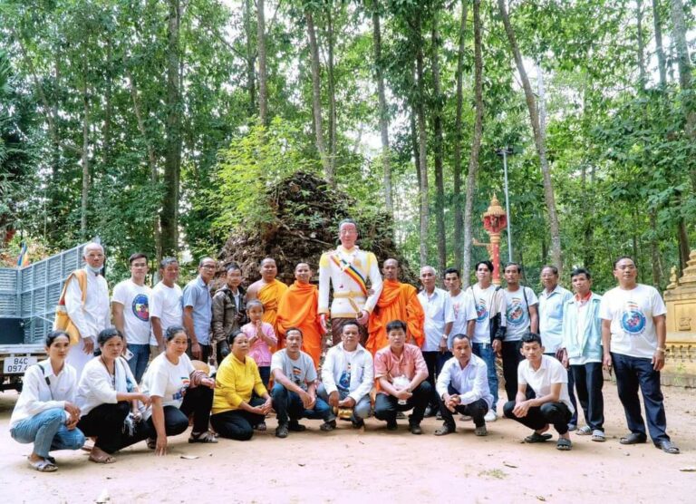 ពលរដ្ឋខ្មែរក្រោមដង្ហែរូបសំណាកលោកឧកញ៉ា សឺន គុយ ដើម្បីរម្លឹកពីវីរភាពស្នេហាជាតិ