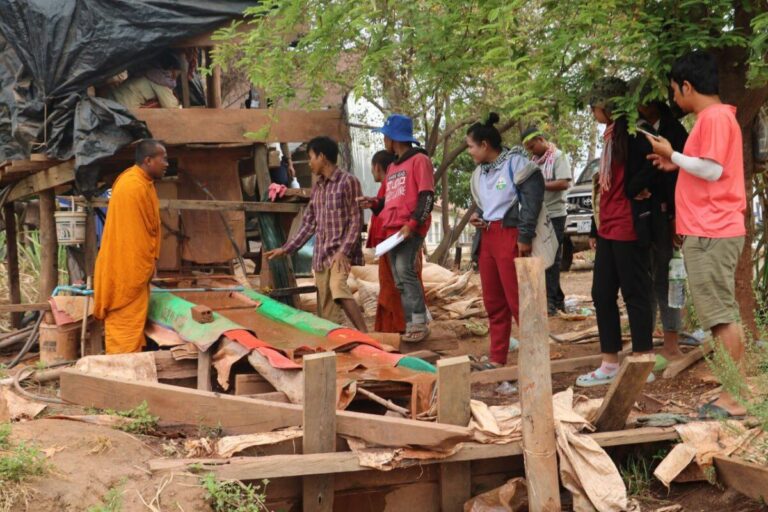 ព្រះសង្ឃនិងក្រុមយុវជនធ្វើទស្សនកិច្ចសិក្សាអំពីផលប៉ះពាល់នៃអាជីវកម្មរ៉ែលក្ខណៈគ្រួសារនៅខេត្តព្រះវិហារ