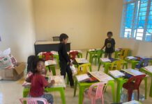 យុវជនស្ម័គ្រចិត្តបង្រៀនកុមារគ្មានទីពឹងនិងក្មេងតាមឪពុកម្តាយធ្វើសំណង់នៅភ្នំពេញ