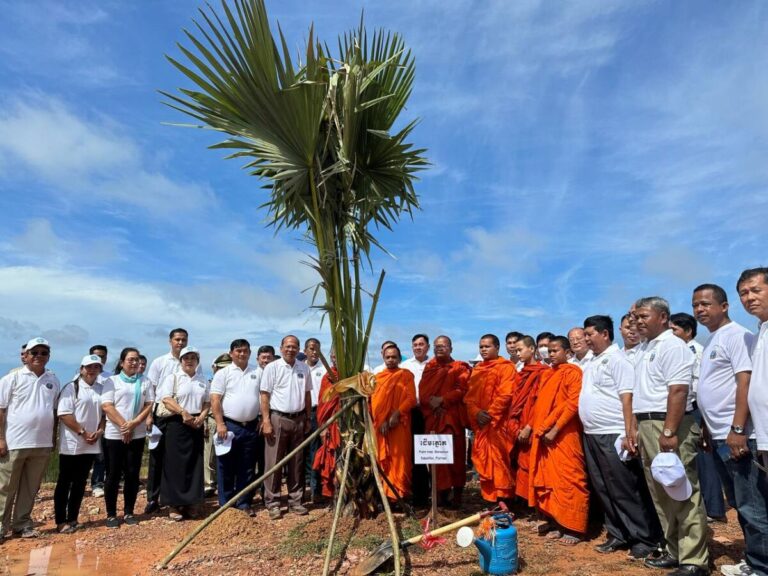 មន្ត្រីរដ្ឋាភិបាលនិងអ្នកឃ្លាំមេីលសំអាងខុសគ្នាពីវិធានការពារព្រំដែន