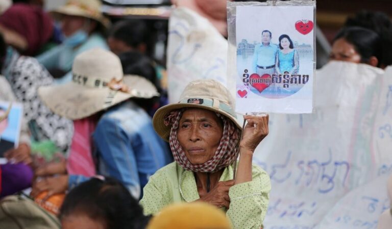 ព័ត៌មាន​ស៊ីជម្រៅ៖ ពលរដ្ឋដែលមានជម្លោះដីធ្លីជាមួយក្រុមហ៊ុន២ក្នុងខេត្ត​កោះកុងត្អូញត្អែរពីផ​​លលំ​​បា​ក​ក្រោ​យសាច់ញាតិឃុំខ្លួននៅពន្ធនាគារ