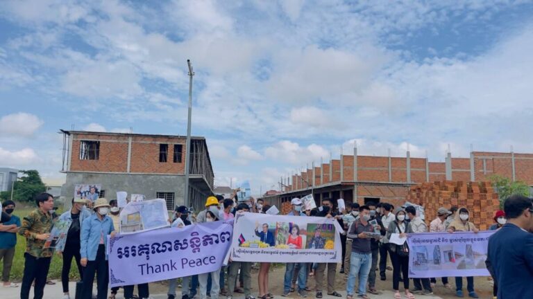 ពលរដ្ឋទិញផ្ទះពីបុរីទ្រីគីមប្រមាណ៥០នាក់តវ៉ាជាថ្មីទាមទារឱ្យមានដំណោះស្រាយ